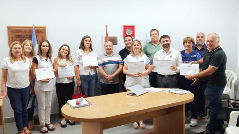 Entrega de Fondos para Instituciones Educativas en Reconquista