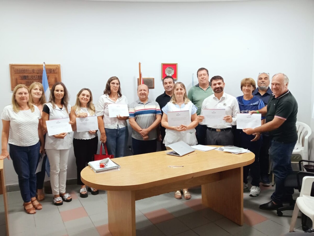 Entrega de Fondos para Instituciones Educativas en Reconquista