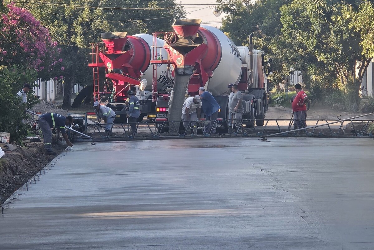 Avanza el pavimento en barrio San Jerónimo del Rey