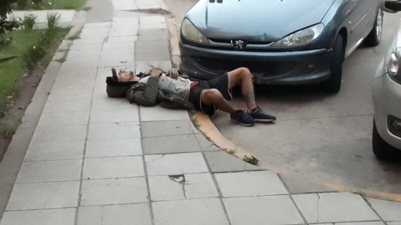 Un delincuente se quedó dormido tras robar varios vehículos de Barrio Pucará