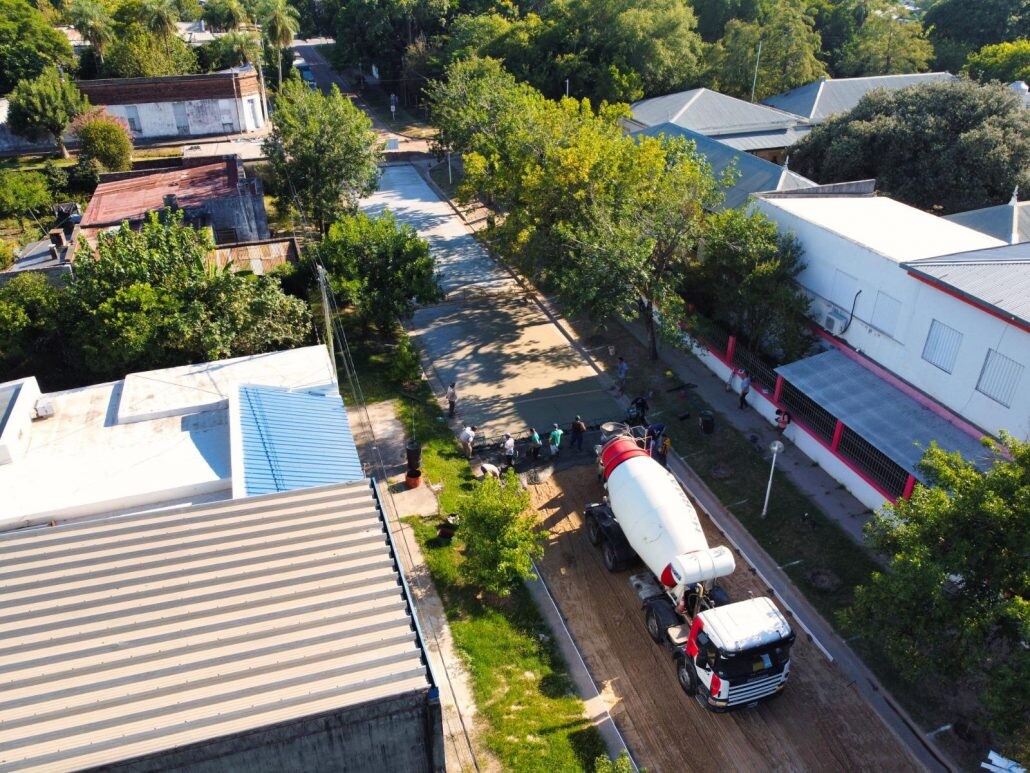 Pavimentan el acceso a las escuelas 545 y 314 de Romang