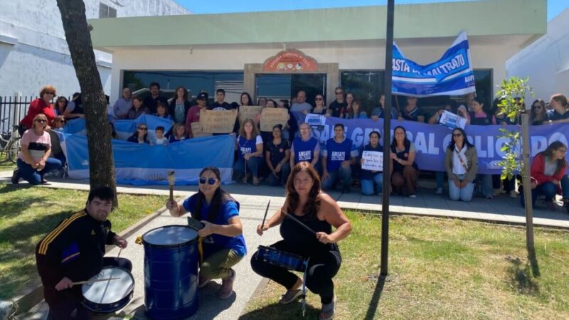 Abrazo solidario a la Escuela Especial 2115 en Avellaneda