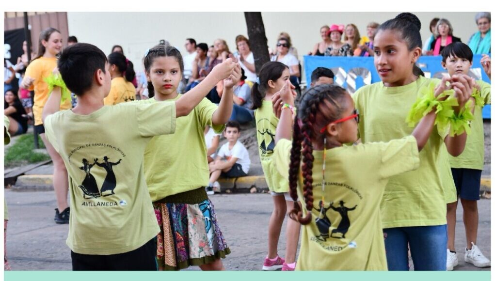 Gran desfile Apertura en el Centro Cultural Avellaneda