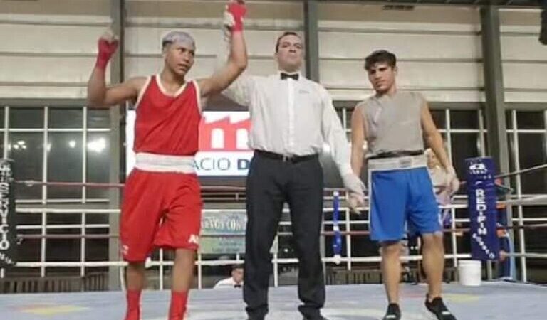 Boxeo Aficionado con escenario en el club Ferrocarril de Vera