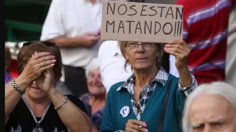 Milei vetó aumento a jubilados y emergencia en discapacidad