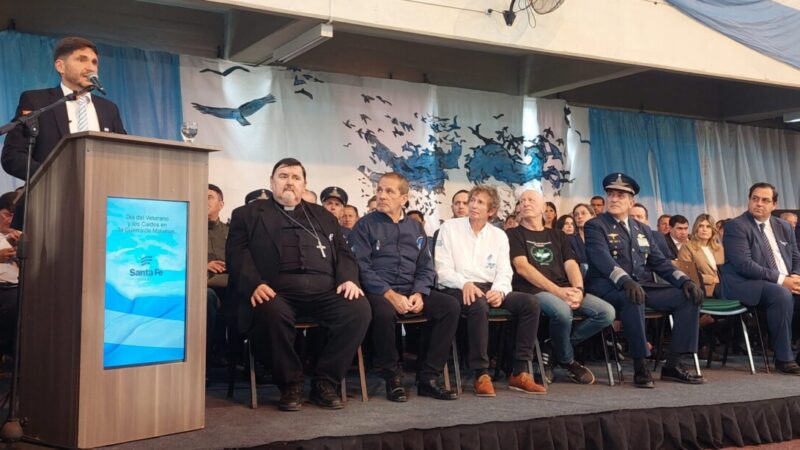 Pullaro presidió el acto oficial del Día del Veterano y los Caídos en la Guerra de Malvinas