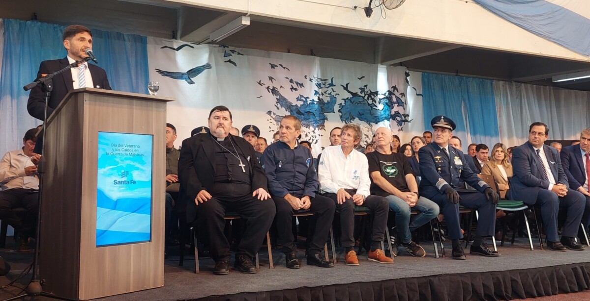 Pullaro presidió el acto oficial del Día del Veterano y los Caídos en la Guerra de Malvinas