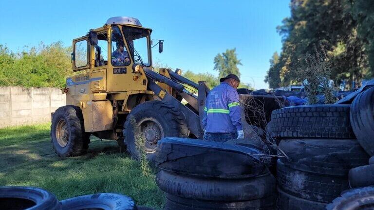 Avellaneda refuerza la gestión ambiental con el envío de neumáticos a una planta de tratamiento