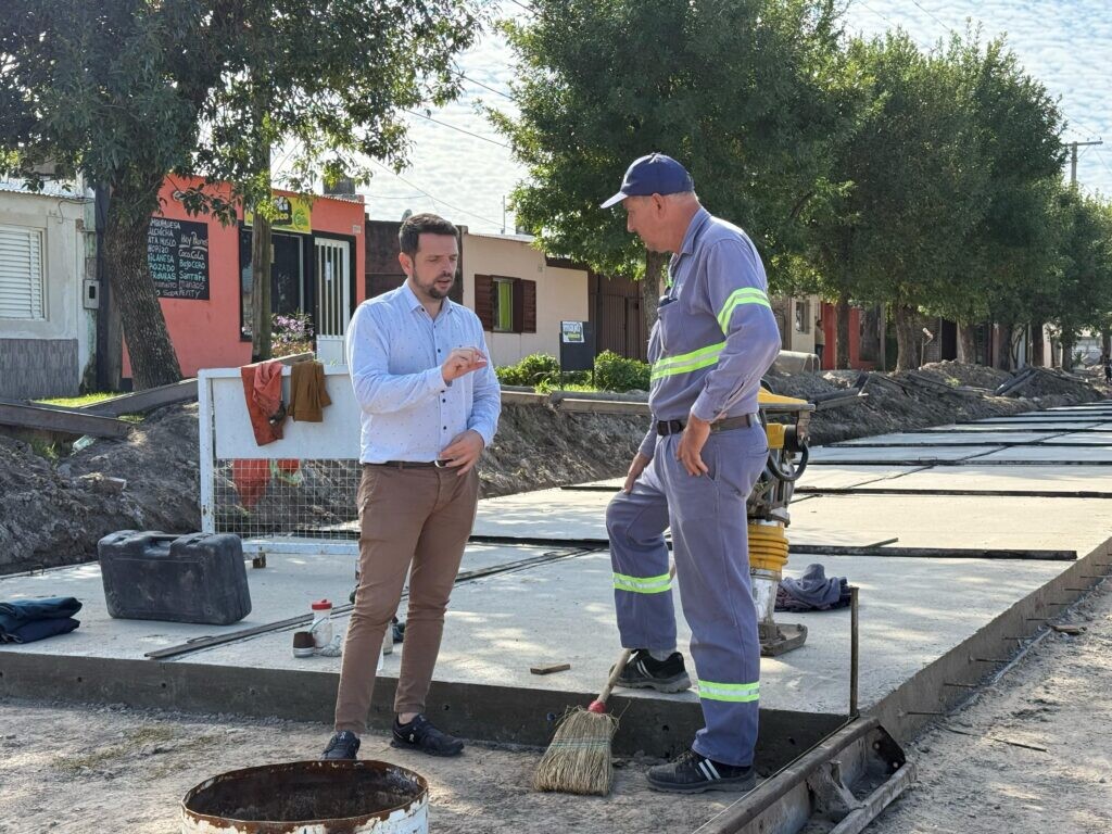 La Municipalidad de Avellaneda avanza con obras de pavimento en Calle 121