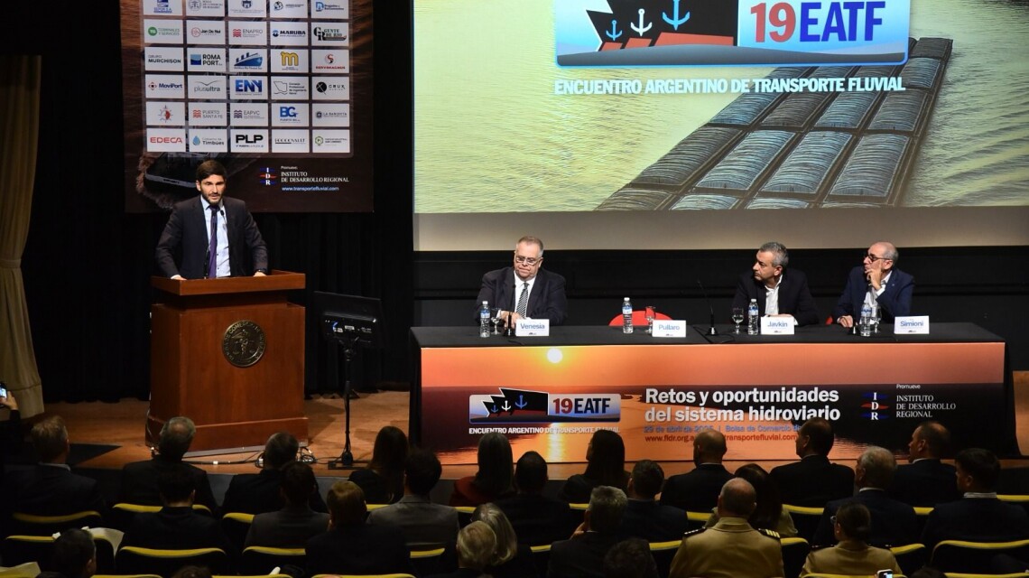 Pullaro: “La licitación de la Hidrovía tiene que ser un modelo de desarrollo productivo”