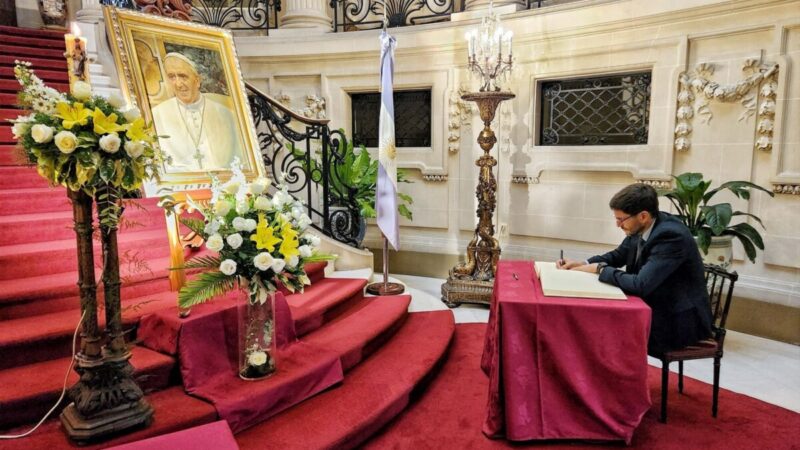 Pullaro destacó el “llamado a la conciliación por sobre las diferencias”, legado del Papa Francisco