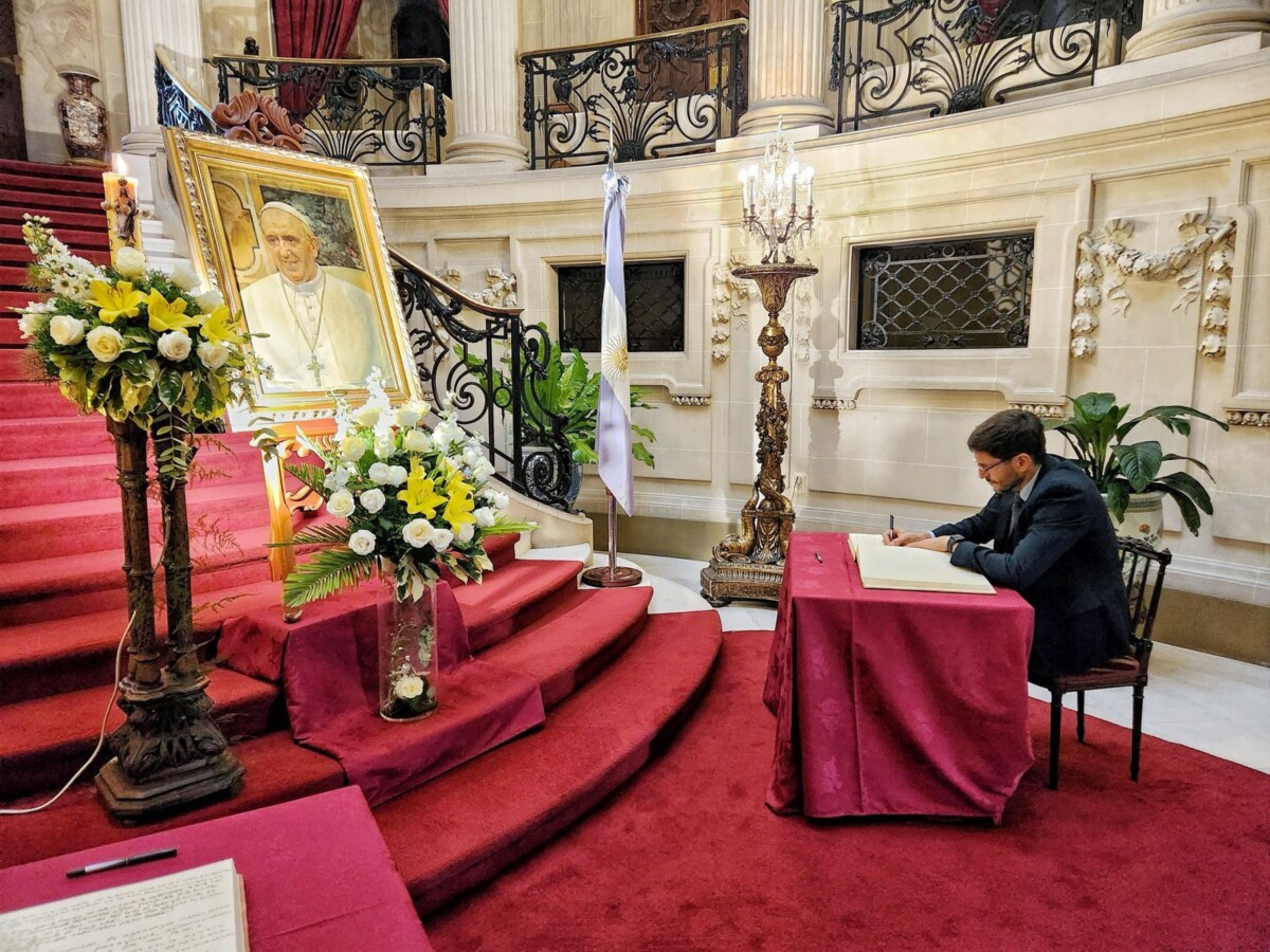 Pullaro destacó el “llamado a la conciliación por sobre las diferencias”, legado del Papa Francisco