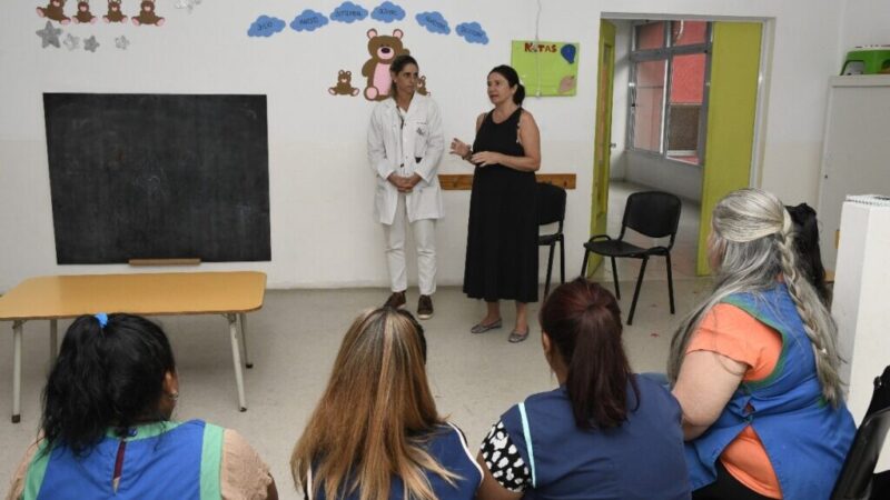 El cuidado comienza con saber: charla para quienes acompañan la primera infancia