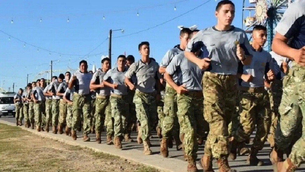 El Gobierno relanza el Servicio Militar Voluntario para jóvenes
