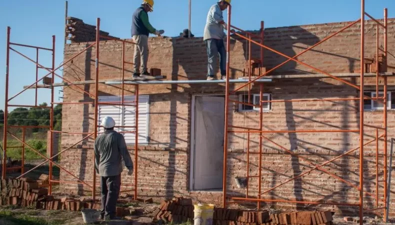 Paritarias: alerta y movilización en la UOCRA en todo el país