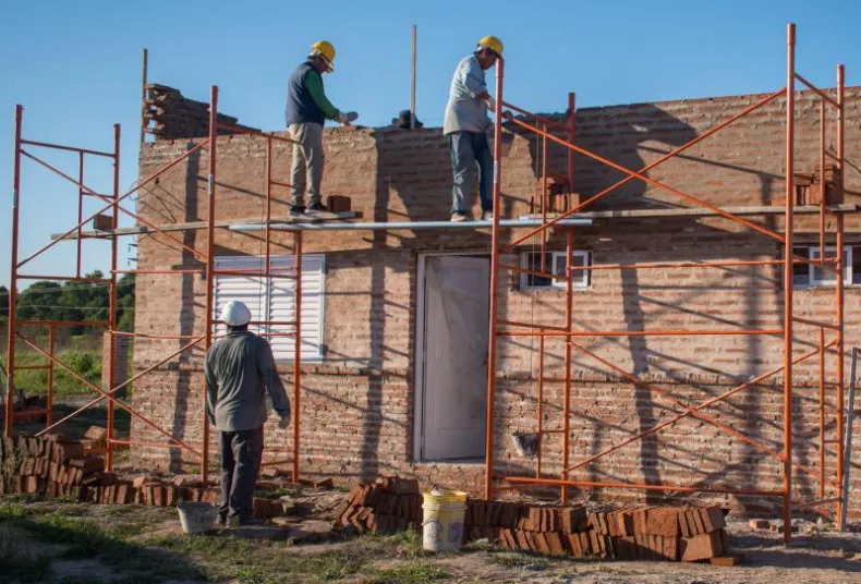 Paritarias: alerta y movilización en la UOCRA en todo el país