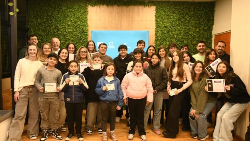 Avellaneda entregó certificados a egresados de cursos digitales