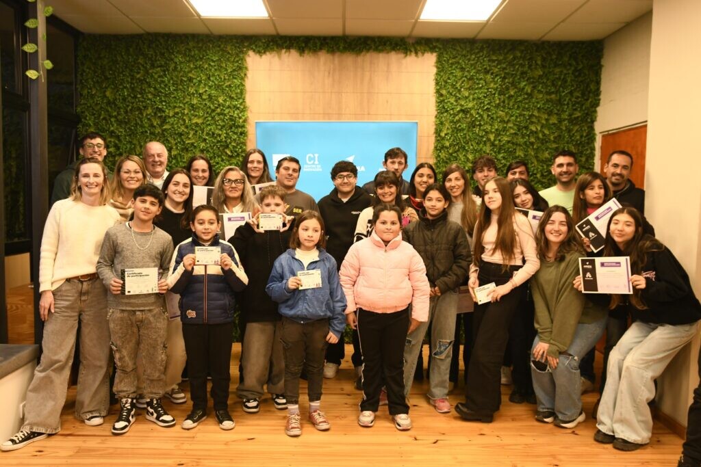 Avellaneda entregó certificados a egresados de cursos digitales