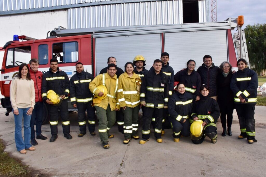 Con una caravana celebraron el día del bombero voluntario en Avelllaneda
