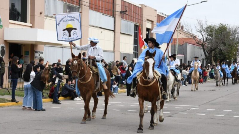 Avellaneda conmemora el Día de la Bandera con un desfile cívico militar