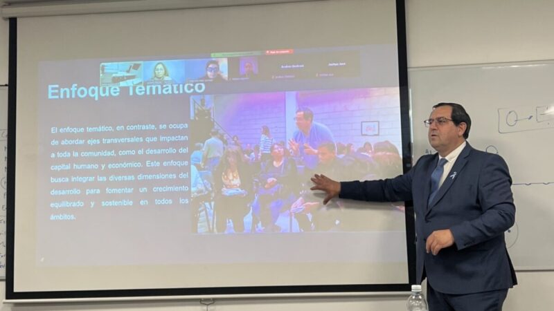 Vallejos disertó en la UCA sobre participación ciudadana y desarrollo territorial
