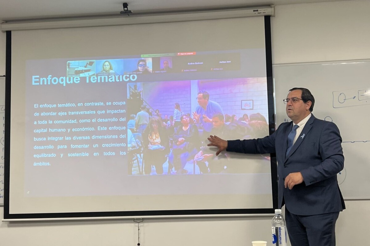 Vallejos disertó en la UCA sobre participación ciudadana y desarrollo territorial