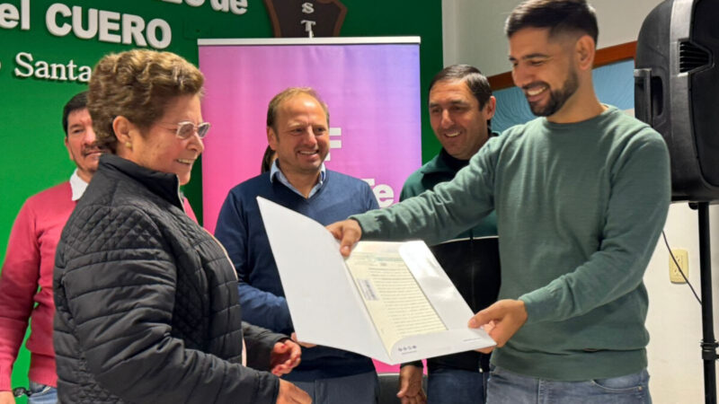 Provincia anunció la construcción de viviendas y entregó escrituras a familias de Las Toscas