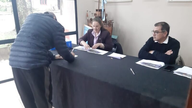 Nueva entrega de becas municipales para estudiantes en Romang
