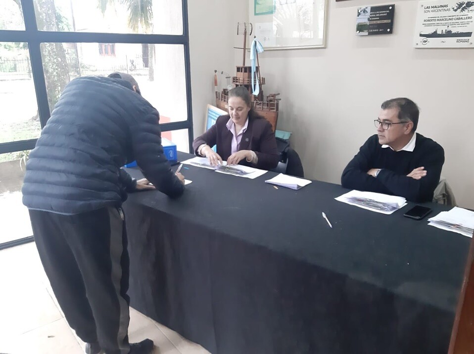 Nueva entrega de becas municipales para estudiantes en Romang