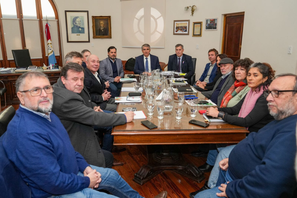 Provincia mantuvo un nuevo encuentro paritario con los gremios de la Administración Central