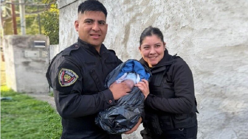 Un policía de Tartagal asistió un parto en Rosario y ayudó a que el bebé naciera sano