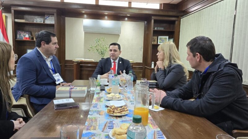 Vallejos se reunió con autoridades municipales de Asunción