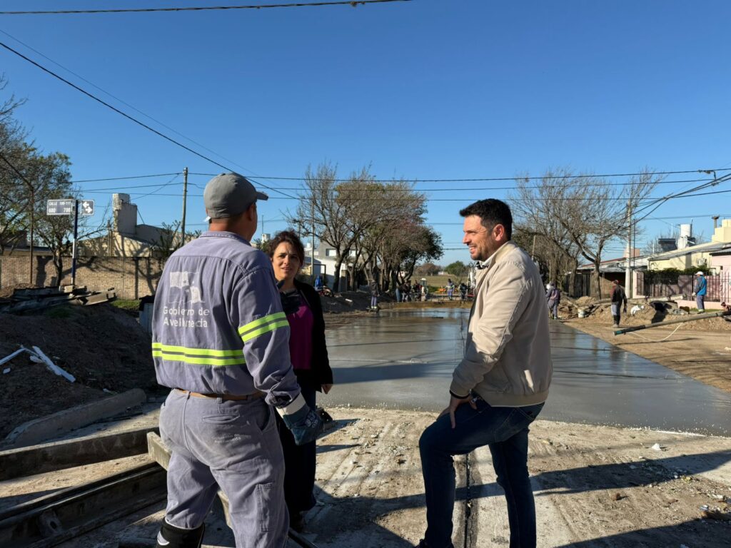 Avellaneda avanza con el pavimento en C. 114 del B° Cooperación