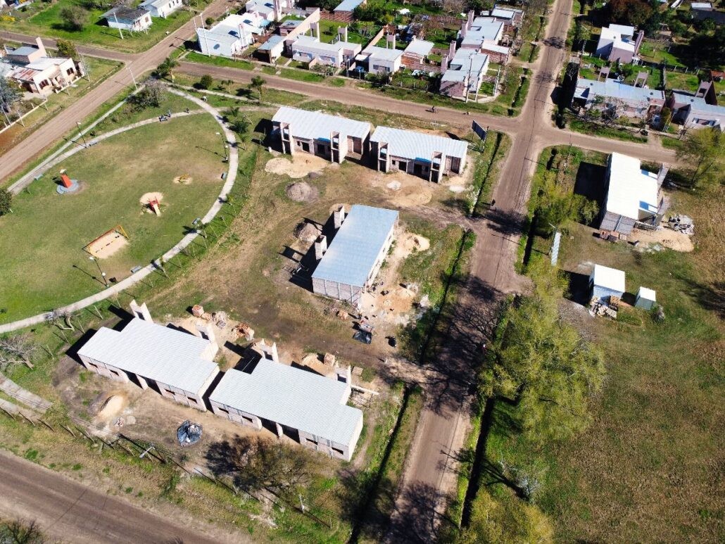 Avanza la construcción de 12 nuevas viviendas en el Barrio Hospital de Romang