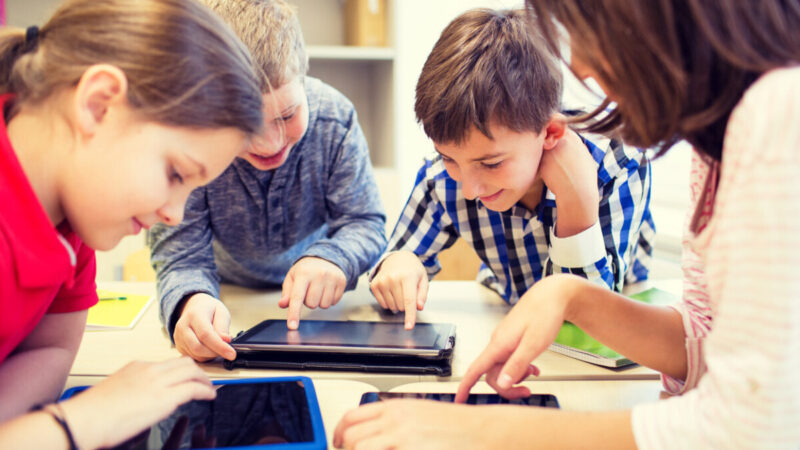 Charla sobre primera infancia y el uso de la tecnología digital en Malabrigo