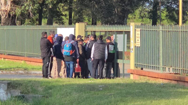 El Ministro de Trabajo Bascolo habló con los trabajadores tras cierre de Algodonera Avellaneda