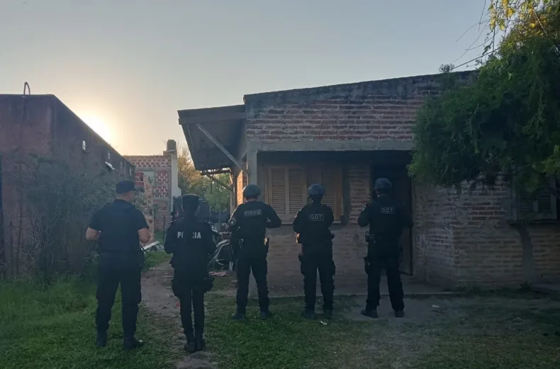 Secuestraron tumbera y armas blancas en un barrio de Reconquista ¿quien hizo el operativo?