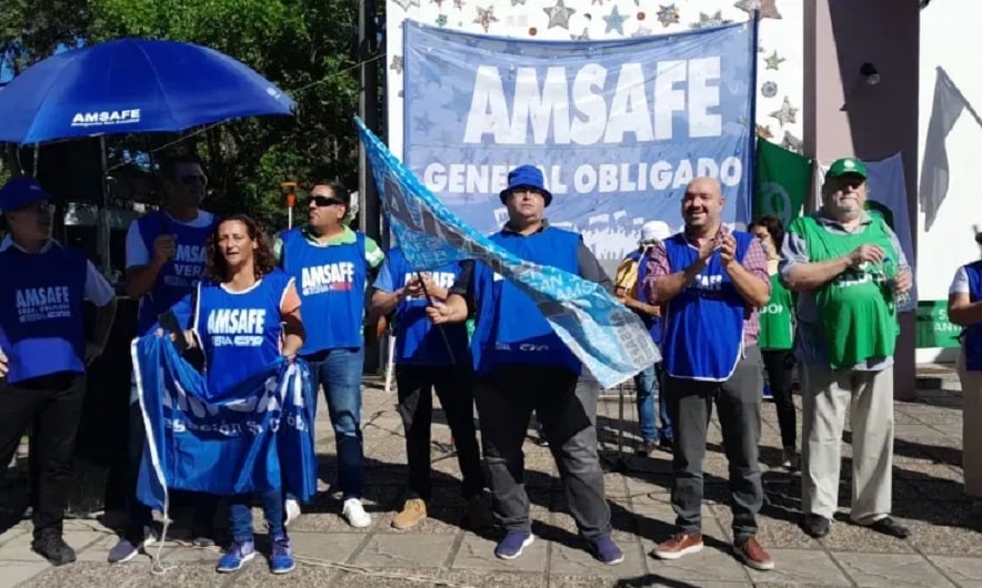 Docentes «plantan guardapolvos” en defensa de la educación pública ¿cómo sigue el plan de lucha?