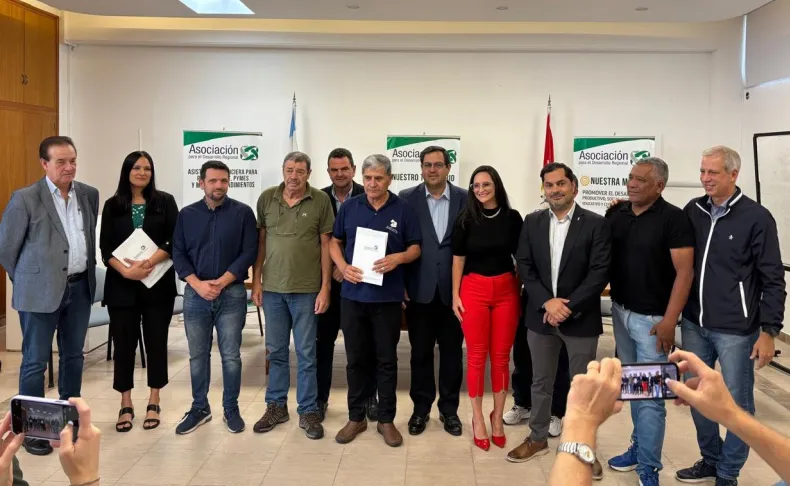 Más de $170 millones en créditos provinciales para la apicultura del norte de Santa Fe