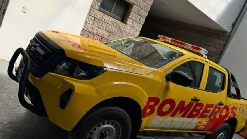 Entregan camioneta al cuartel de bomberos voluntarios de Malabrigo