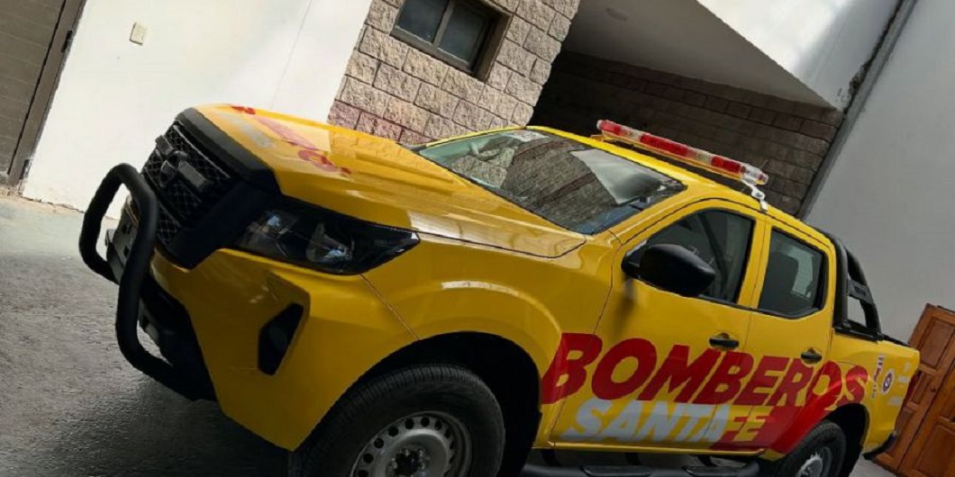 Entregan camioneta al cuartel de bomberos voluntarios de Malabrigo