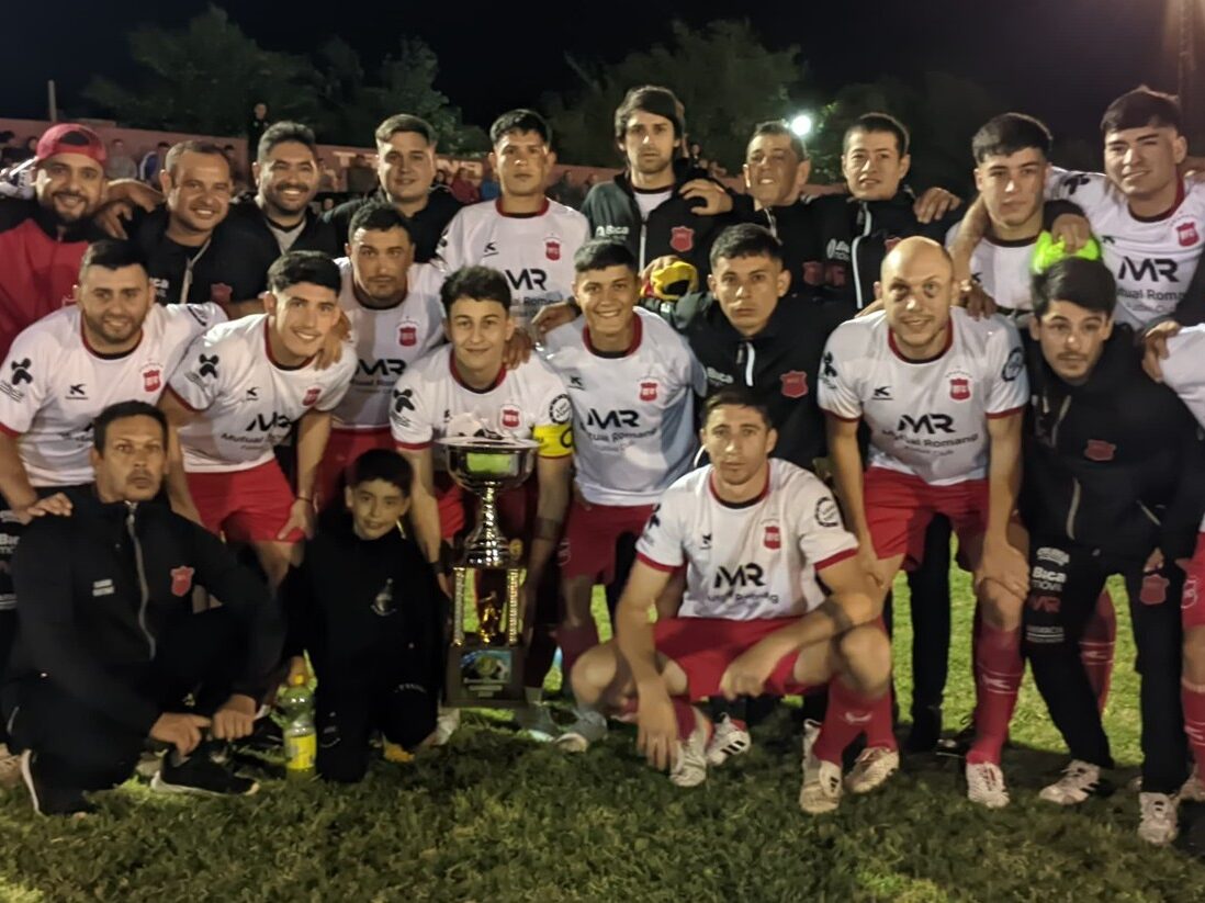 Fútbol Liguista: Romang FC recibió la Copa por el torneo Clausura