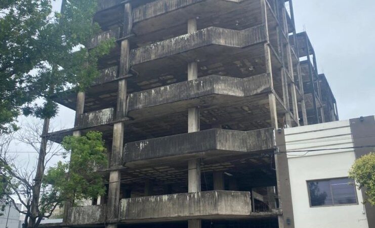 Reconquista busca recuperar el edificio abandonado ubicado en Olessio 832