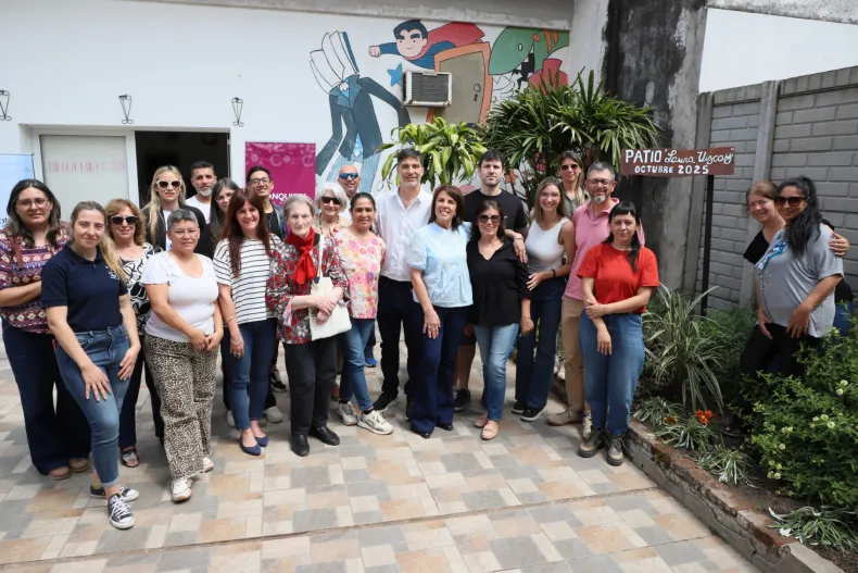 Reconquista homenajeó a Laura Vizcay e impuso su nombre al patio de la Biblioteca Popular