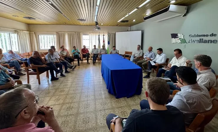 Apoyan a la Unión Agrícola de Avellaneda para que siga con la producción en plantas fabriles del norte