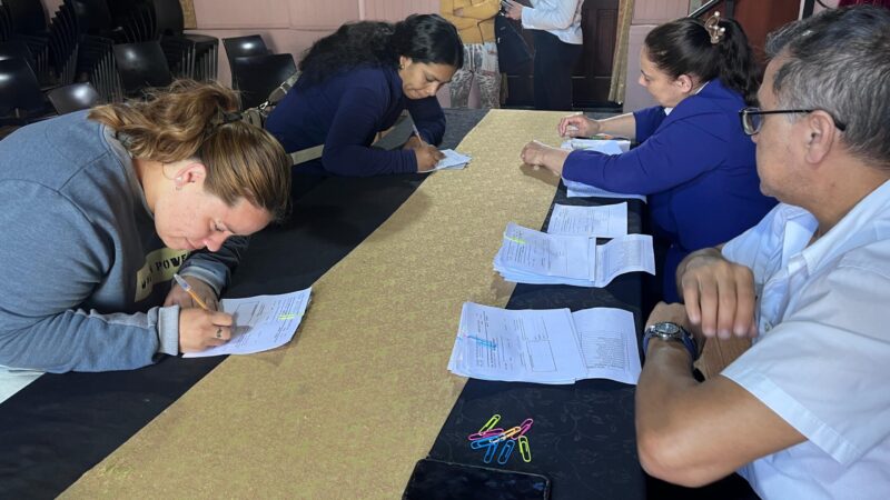 Romang completó la entrega anual del Programa de Becas Universitarias y Terciarias