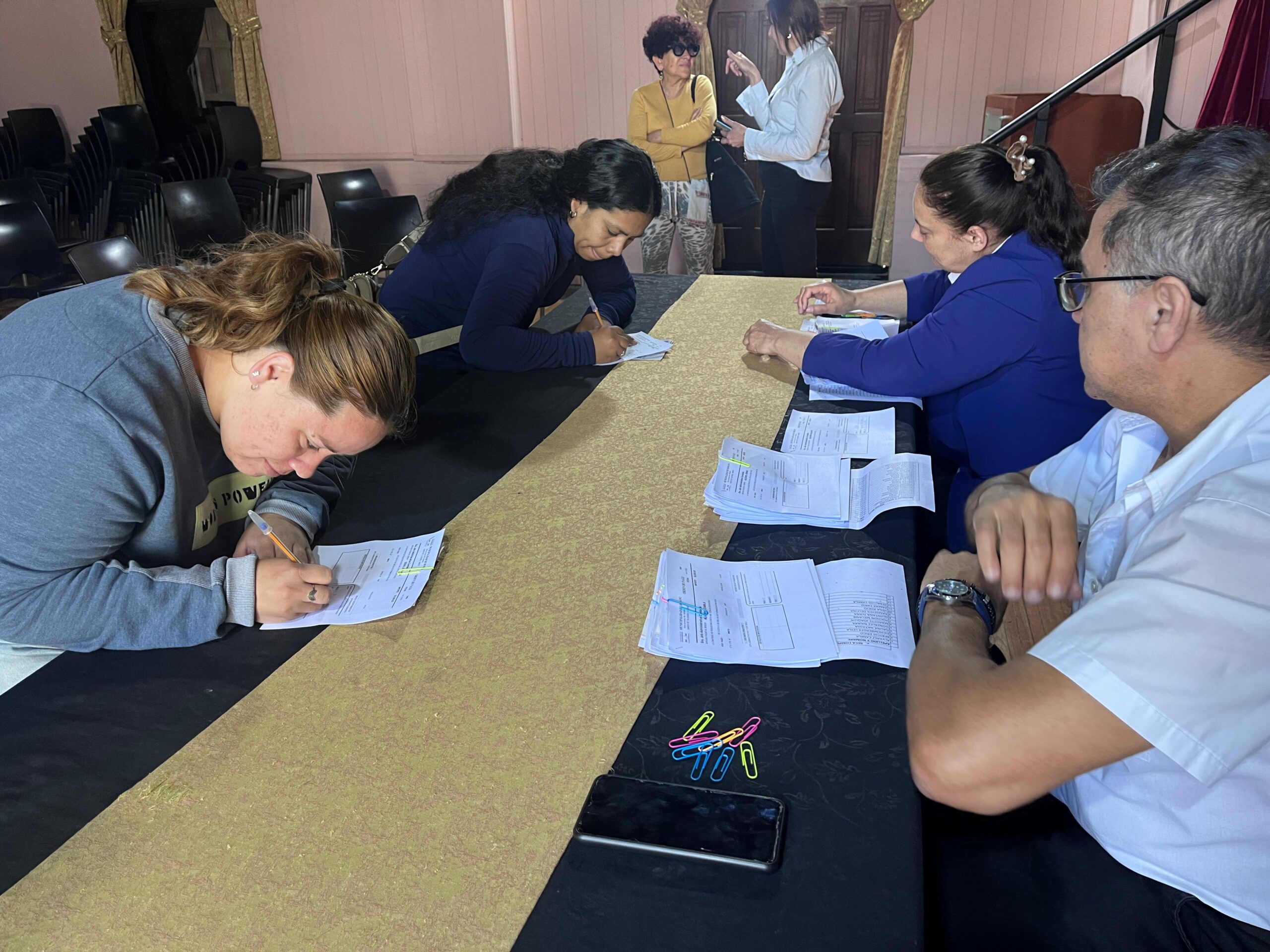 Romang completó la entrega anual del Programa de Becas Universitarias y Terciarias