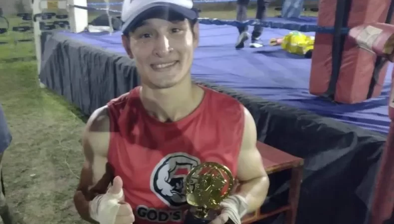 Ángel Negro se impuso en la pelea principal de Boxeo al aire libre