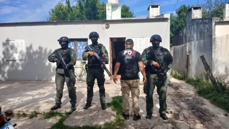 Avellaneda: Detienen a 3 personas con cocaína, dinero y armas