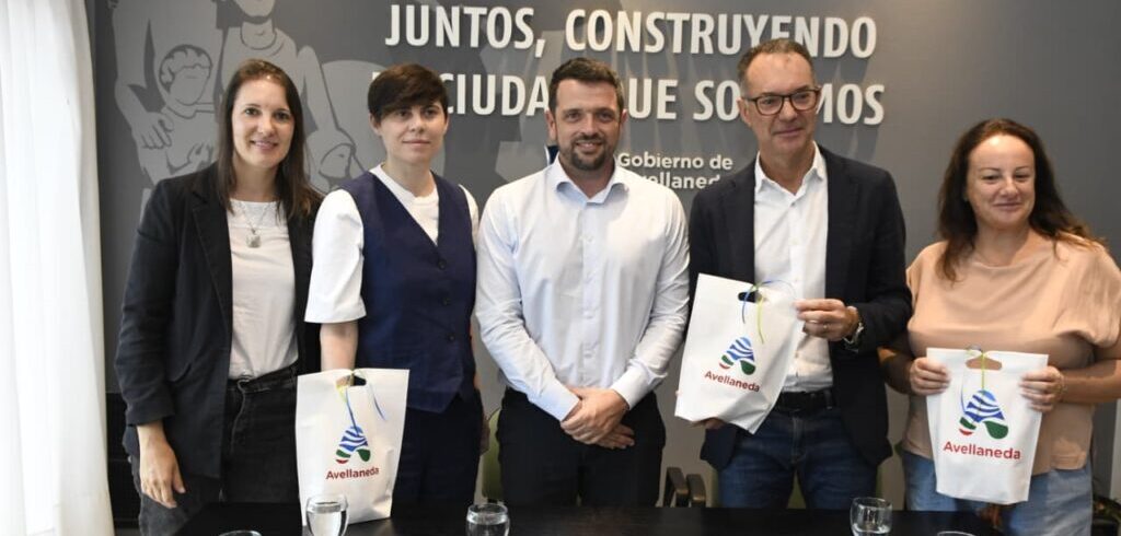 Avellaneda recibió a representantes de la agencia italiana para promover talentos en Europa